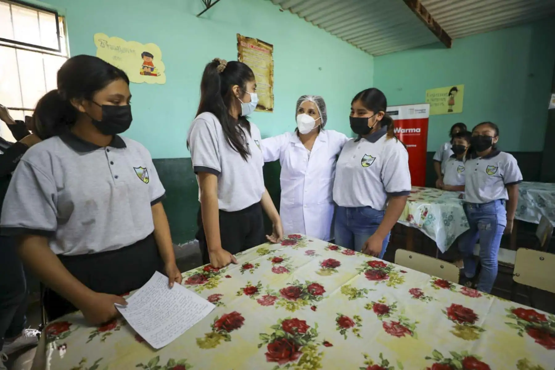 La titular del Midis, Dina Boluarte, supervisó el servicio alimentario escolar que brinda el Programa Nacional de Alimentación Escolar Qali Warma en el Centro Rural de Formación en Alternancia (CRFA) El Carmelo, ubicado en el distrito y provincia de Virú, que cuenta con 117 usuarios, quienes reciben desayunos, almuerzos y cenas. Foto: Midis