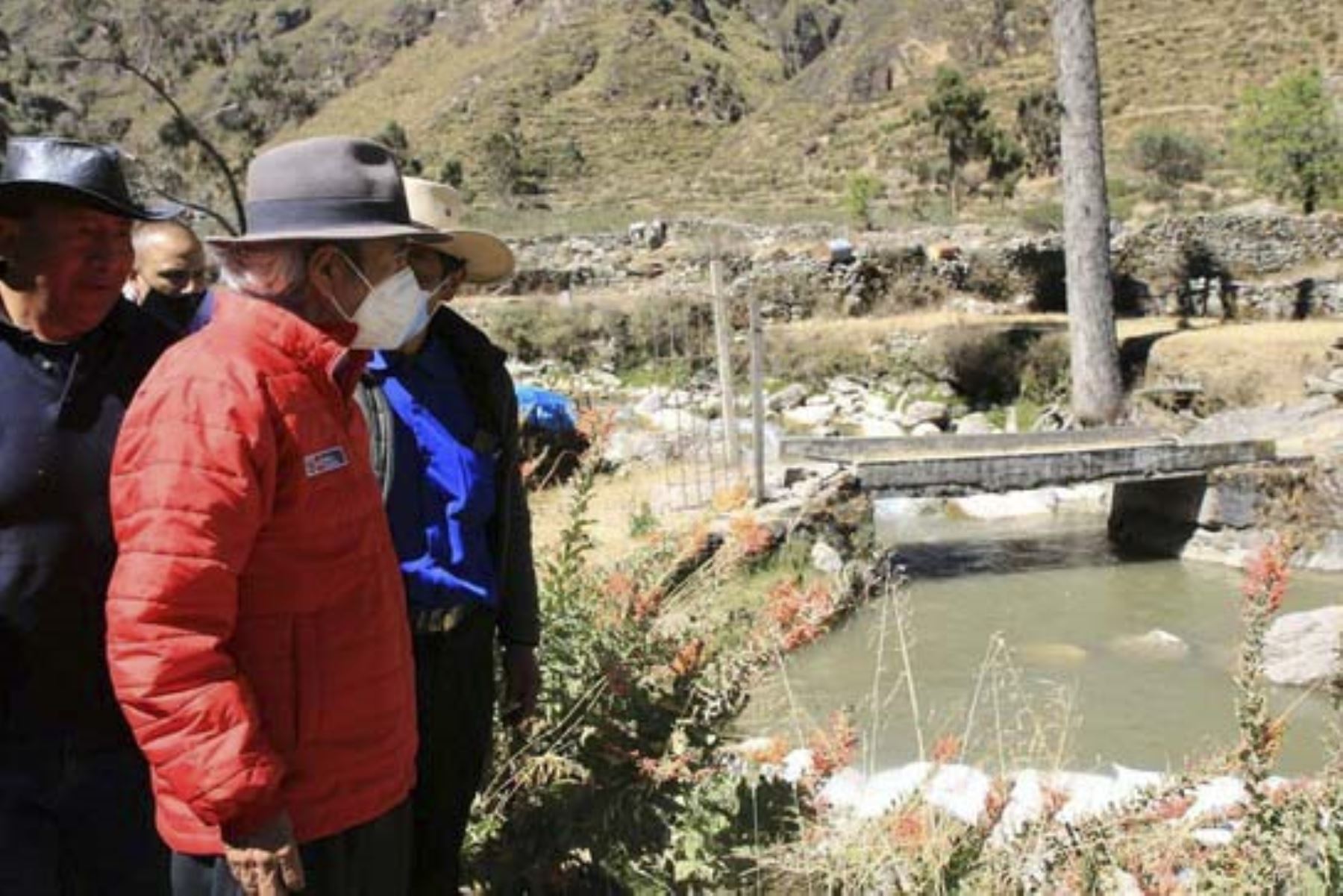 El ministro del Ambiente, Modesto Montoya, inspeccionó la zona afectada por el derrame de concentrado de zinc. Foto: ANDINA/Minam