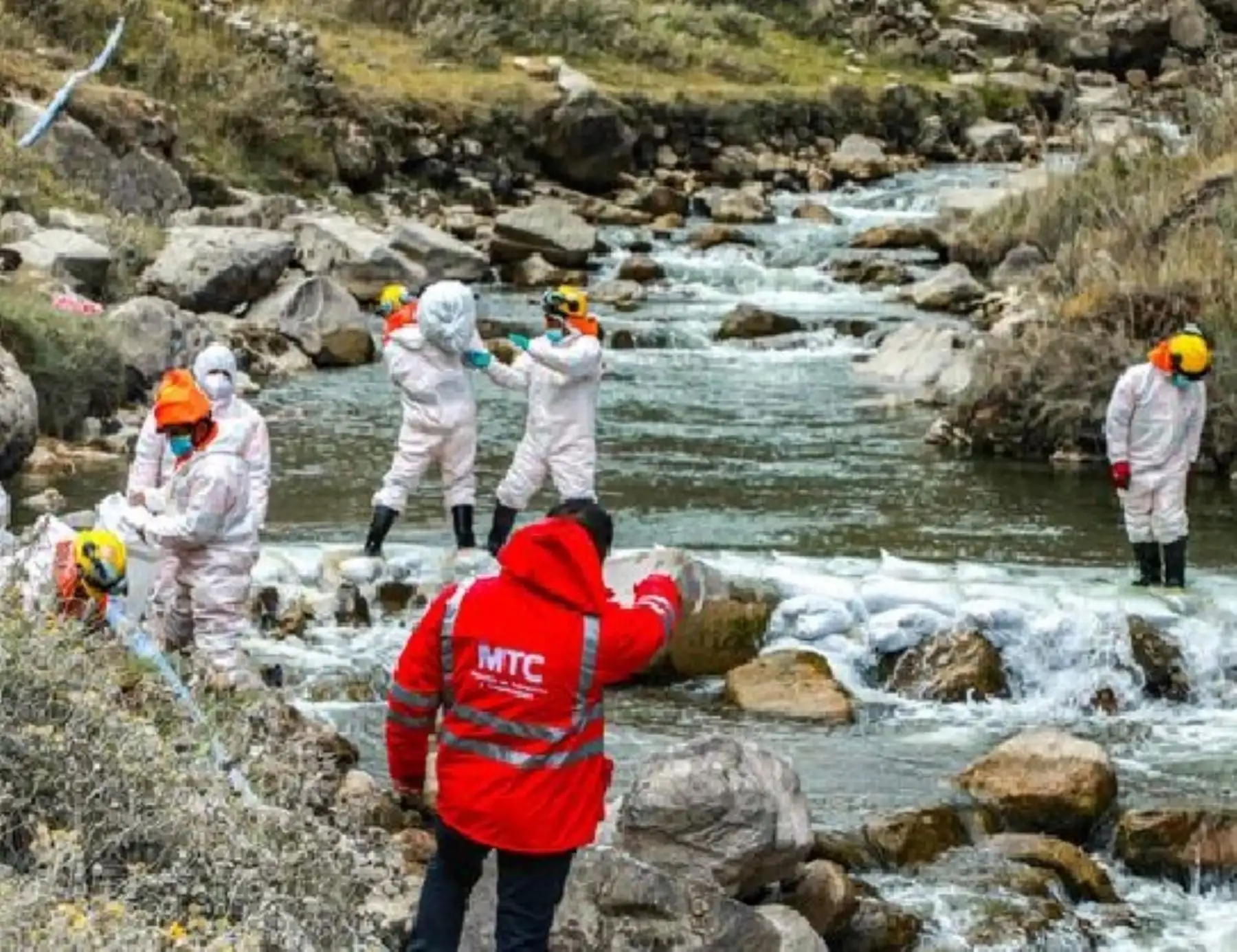Gobierno dispone acelerar los trabajos de limpieza en la zona del río Chillón afectada por contaminación ambiental a causa del derrame de concentrado de zinc, anunció el titular del MTC, Juan Barranzuela. ANDINA/Difusión