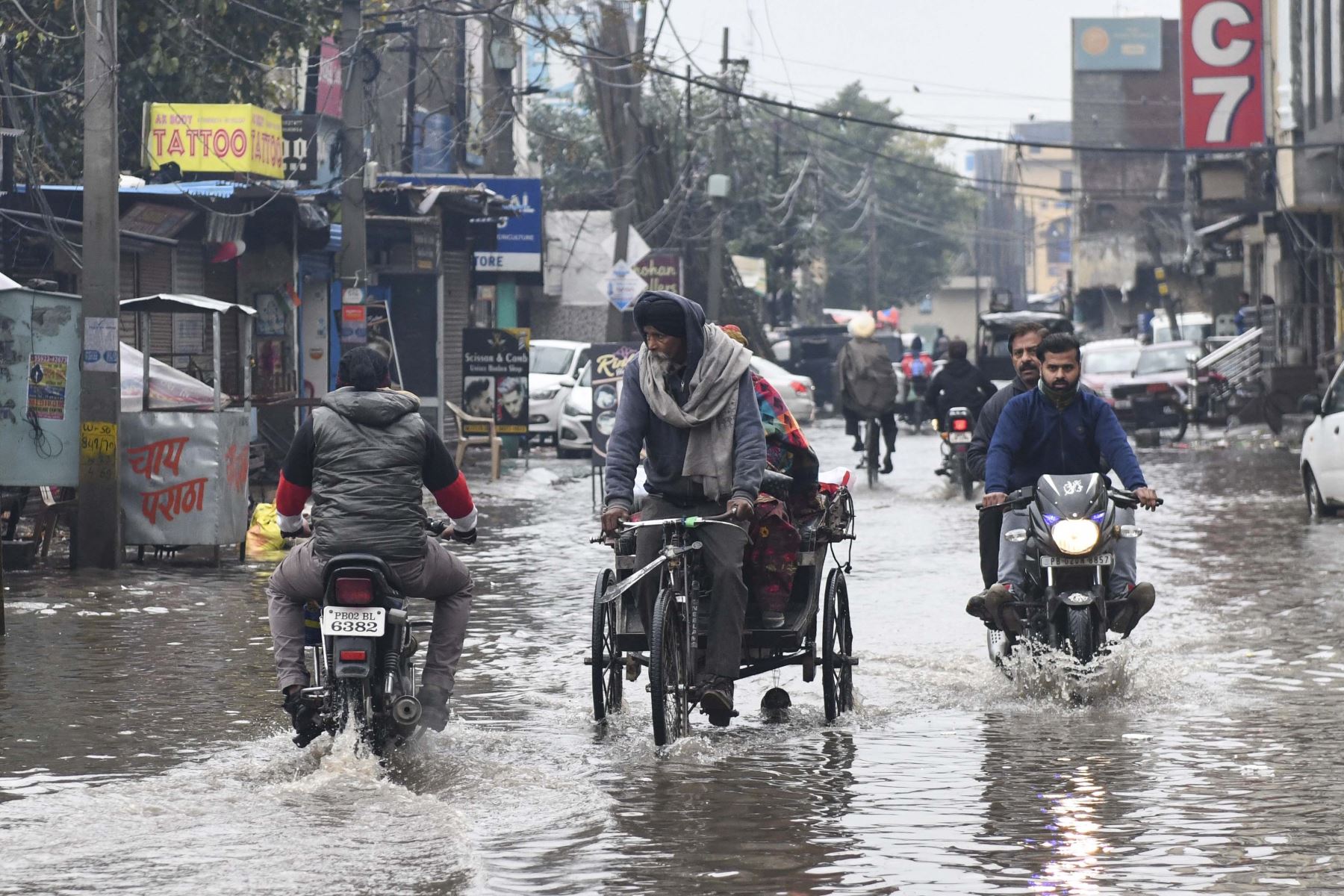 Al menos 46 muertos y millones de afectados por lluvias en India y Bangladesh