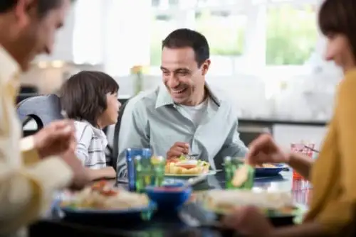 Por el Día del Padre, los peruanos prefieren como obsequio una cena o almuerzo. Foto: ANDINA/Difusión