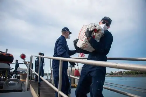 Guardia Costera desembarca en Florida cocaína por 99 millones de dólares.