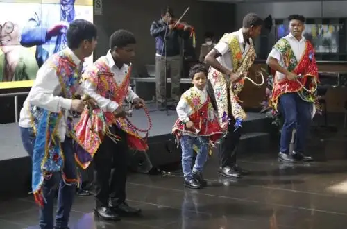 Entregan reconocimiento de Personalidad Meritoria de la Cultura a artistas afroperuanos.