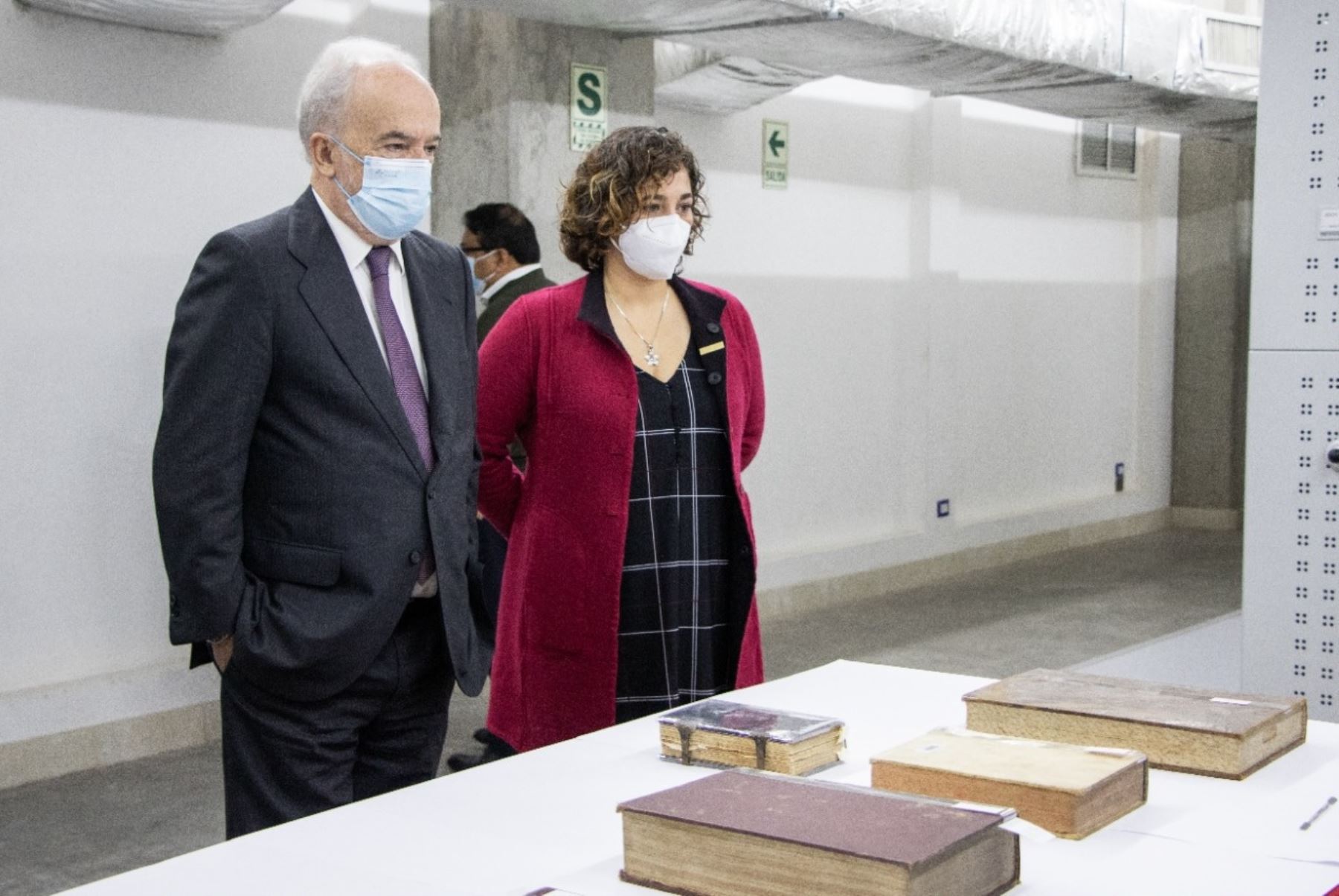 Biblioteca Nacional del Perú recibió visita del director de la Real Academia Española