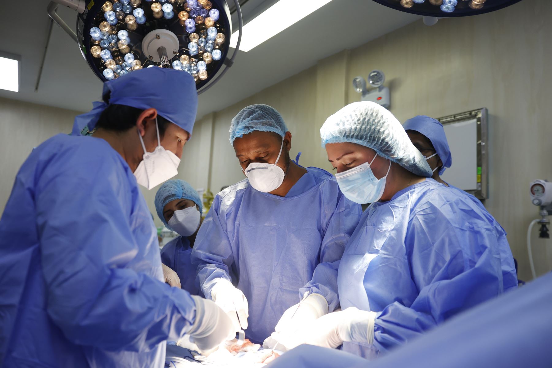 Pablo Gerardo Arredondo Manrique, es médico y su especialidad es cirugía laparoscópica. Foto: ANDINA/Melina Mejía