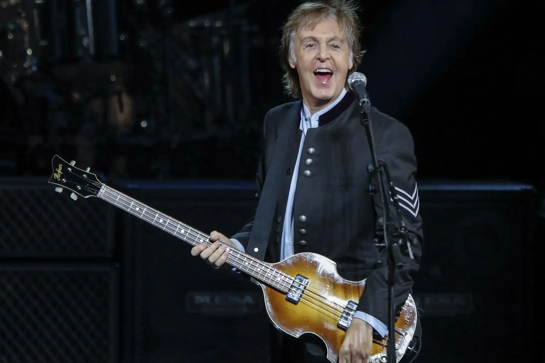 En esta foto de archivo tomada el 27 de julio de 2017, el músico británico Paul McCartney se presenta durante un concierto como parte de su gira One on One en el Hollywood Casino Amphitheater en Tinley Park, Illinois.
Foto: AFP