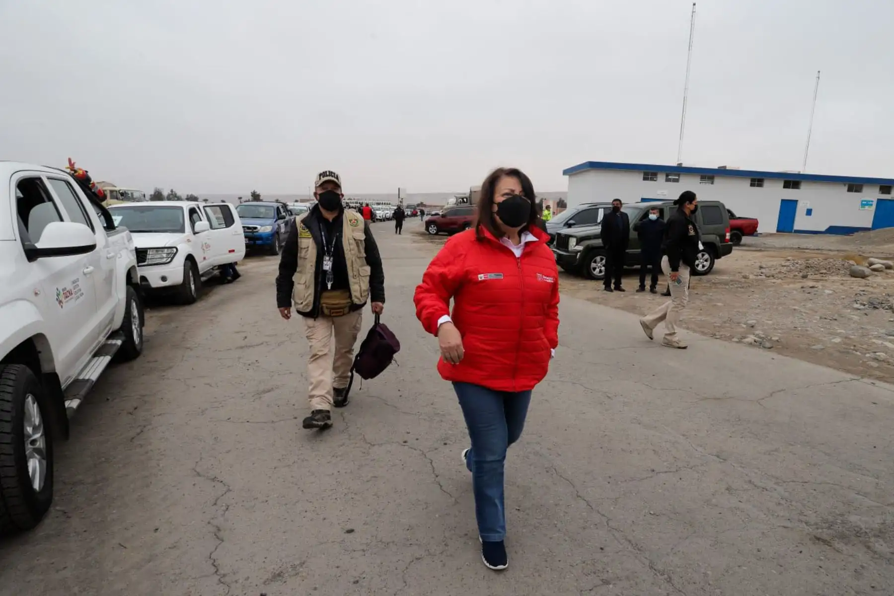El presidente del Consejo de Ministros, Aníbal Torres, junto a la ministra de la Mujer y Poblaciones Vulnerables, Diana Miloslavich  arriban a la ciudad de Tacna para participar en el XVI Consejo de Ministros Descentralizado y trabajar de manera conjunta con las autoridades regionales, provinciales y locales. 
Foto: PCM