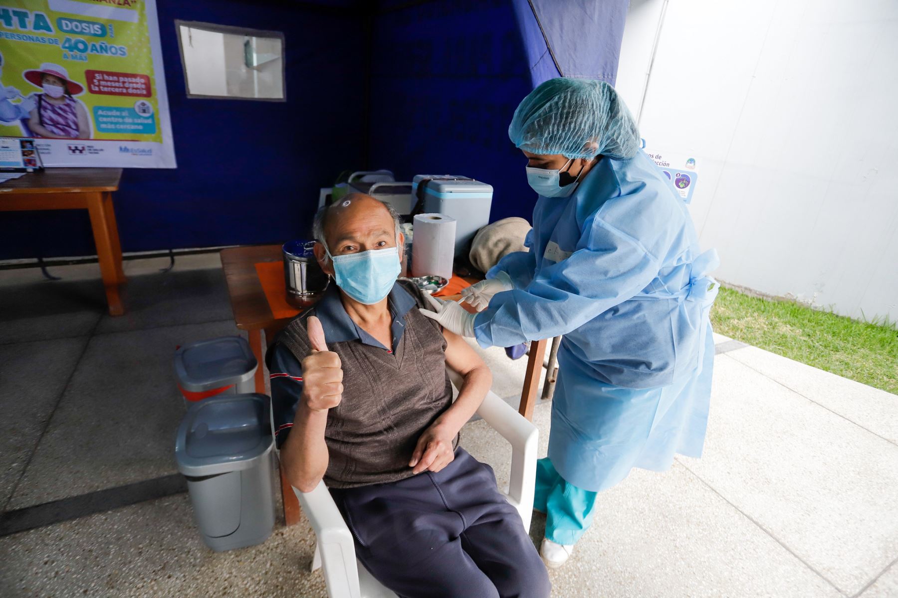 Jefe del Gabinete insta a peruanos a seguir vacunándose contra el covid-19