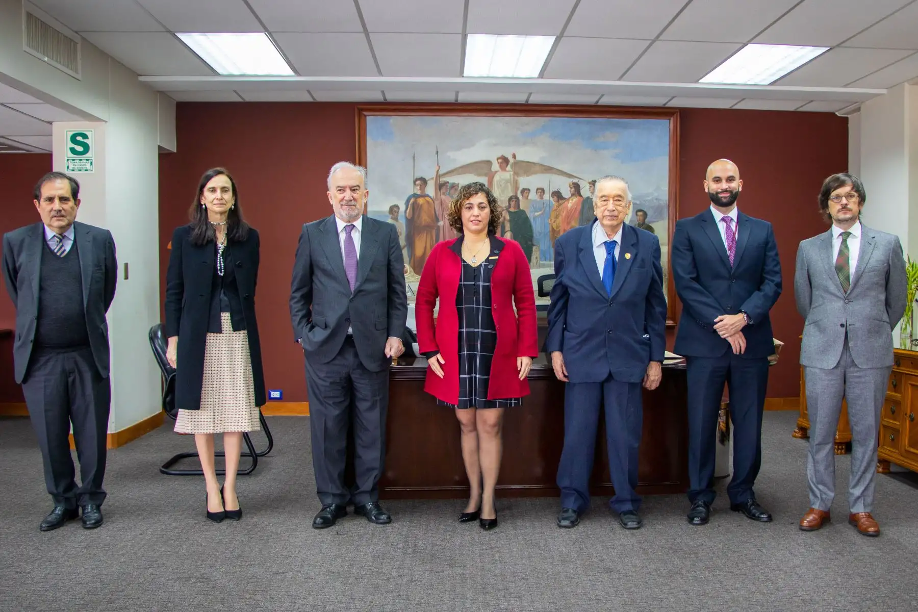 La Biblioteca Nacional del Perú  recibió la visita del jurista y académico español Santiago Muñoz Machado, director de la Real Academia Española (RAE) y la Asociación de Academias de la Lengua Española (ASALE), en la sede de la institución en San Borja. En la imagen el  presidente de la Academia Peruana de la Lengua, Marco Martos y la jefa institucional de la BNP, Fabiola Vergara.
Foto: BNP