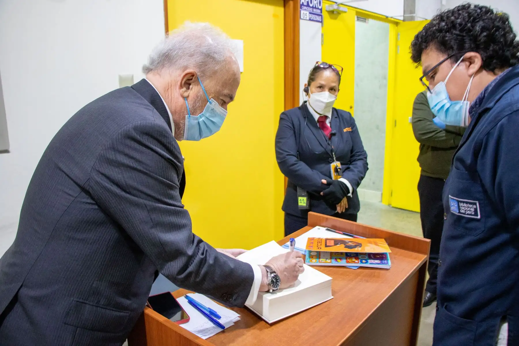 La Biblioteca Nacional del Perú  recibió la visita del jurista y académico español Santiago Muñoz Machado, director de la Real Academia Española (RAE) y la Asociación de Academias de la Lengua Española (ASALE), en la sede de la institución en San Borja.
Foto: BNP