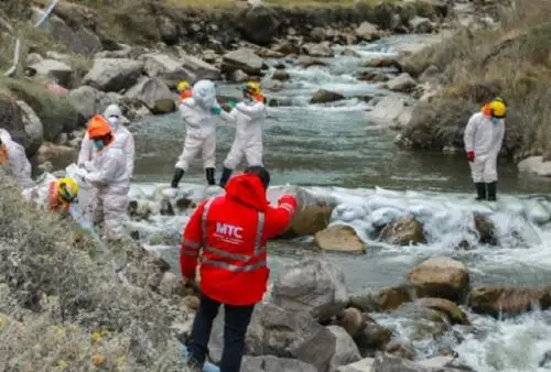 Por quinto día consecutivo, el Ministerio de Transportes y Comunicaciones (MTC) inspeccionó y monitoreó los trabajos de remediación que realiza la empresa Eco Marine Perú E.I.R.L, contratada por la compañía de transportes de minerales causante del derrame de concentrado de zinc en la cuenca del río Chillón.