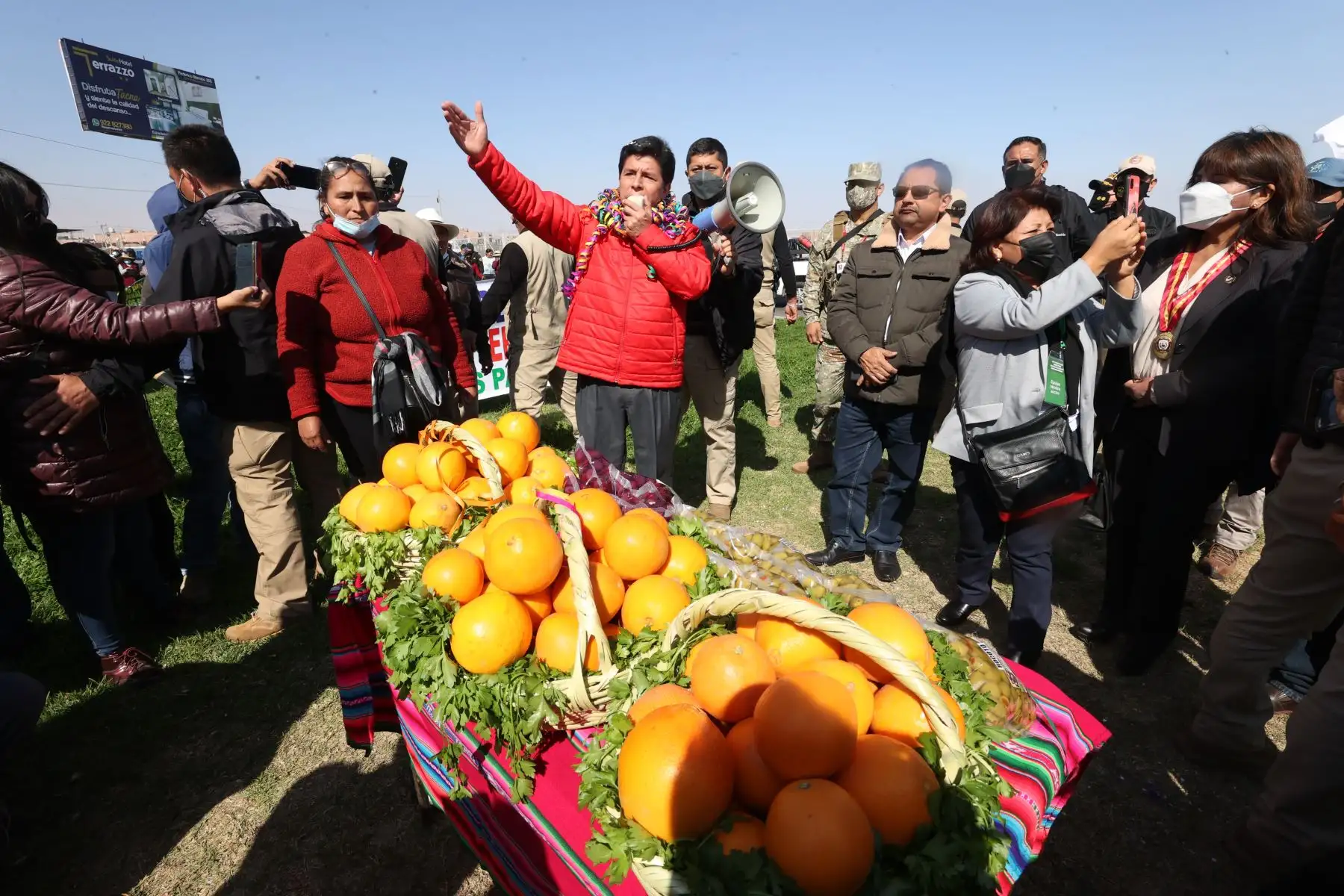 Presidente Castillo sostuvo un encuentro con la población en Tacna y dialogó con agricultores de La Yarada los Palos. Foto: ANDINA/Prensa Presidencia
