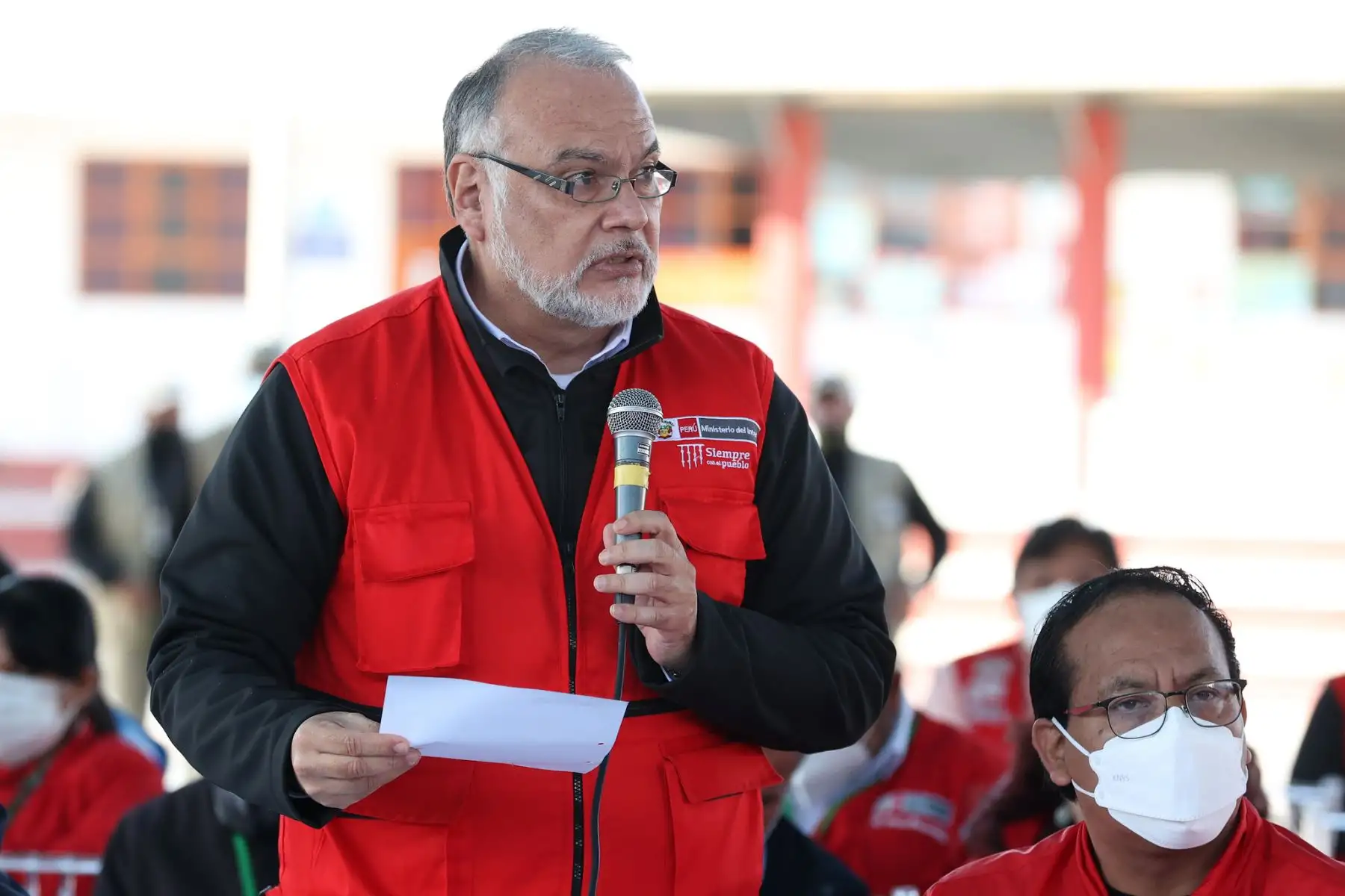 El presidente de la República, Pedro Castillo, participa en el XVI Consejo de Ministros Descentralizado, en Tacna. El ministro de Economía y Finanzas, Oscar Graham, toma la palabra. Foto: ANDINA/Prensa Presidencia