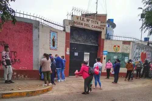 IE Virgen del Carmen fue desalojada esta mañana. Foto: ANDINA/difusión.