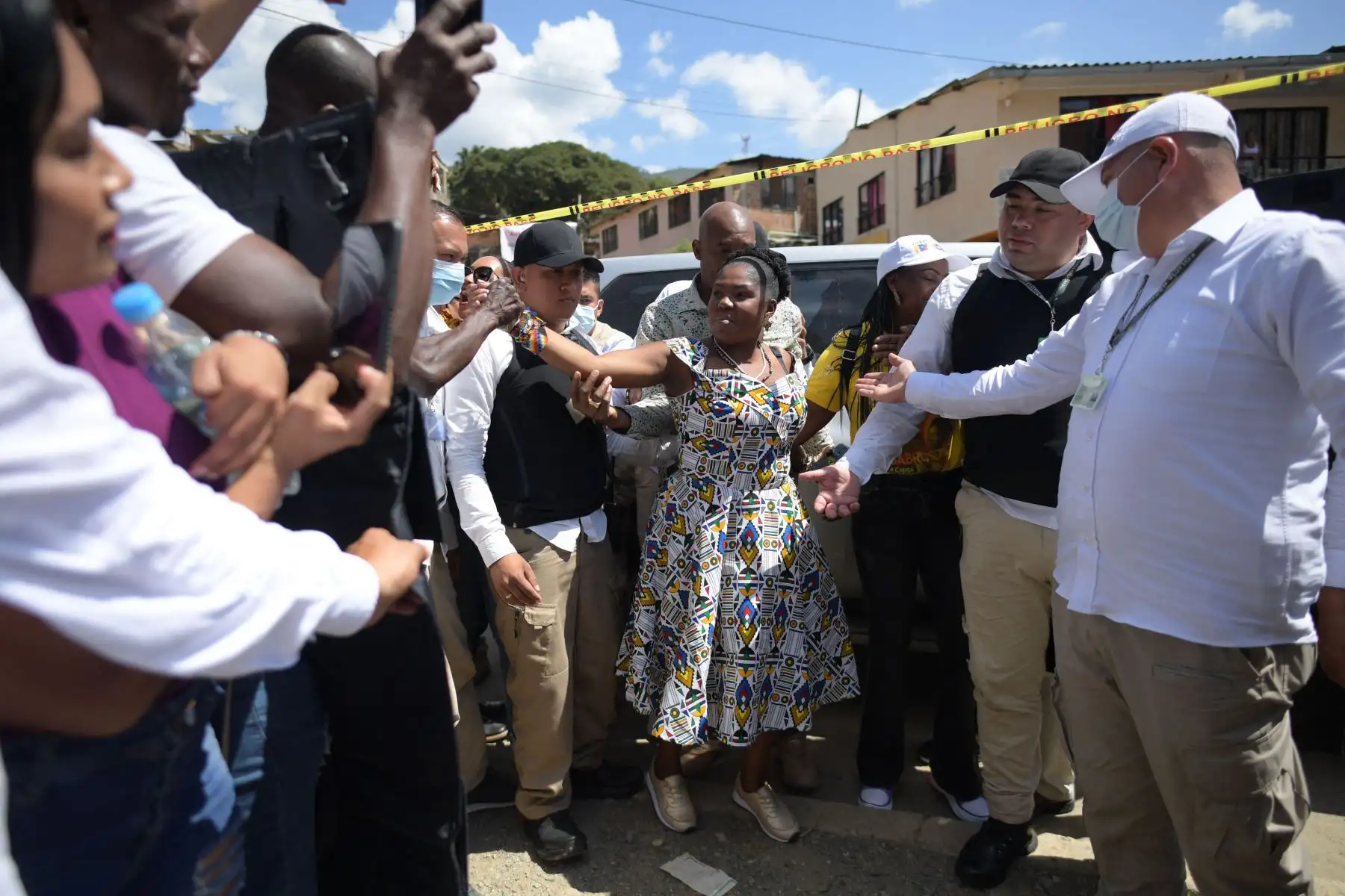 La candidata a la vicepresidencia de Colombia, Francia Márquez , compañera de fórmula del candidato presidencial de izquierda Gustavo Petro, llega a un centro de votación para emitir su voto durante la segunda vuelta de las elecciones presidenciales en Suárez, departamento de Cauca, Colombia.
Foto: AFP