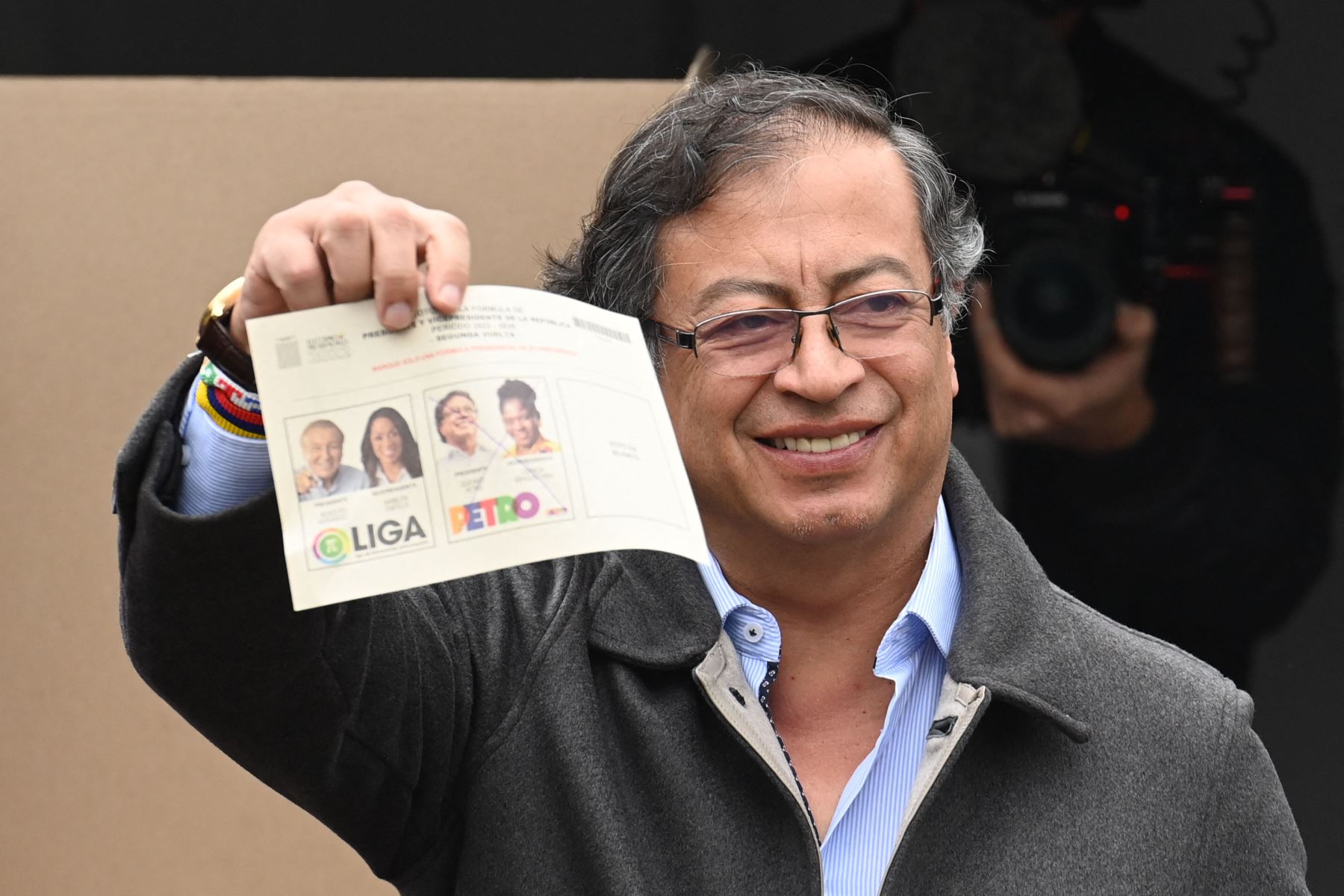Izquierdista Gustavo Petro se perfila como próximo presidente de Colombia