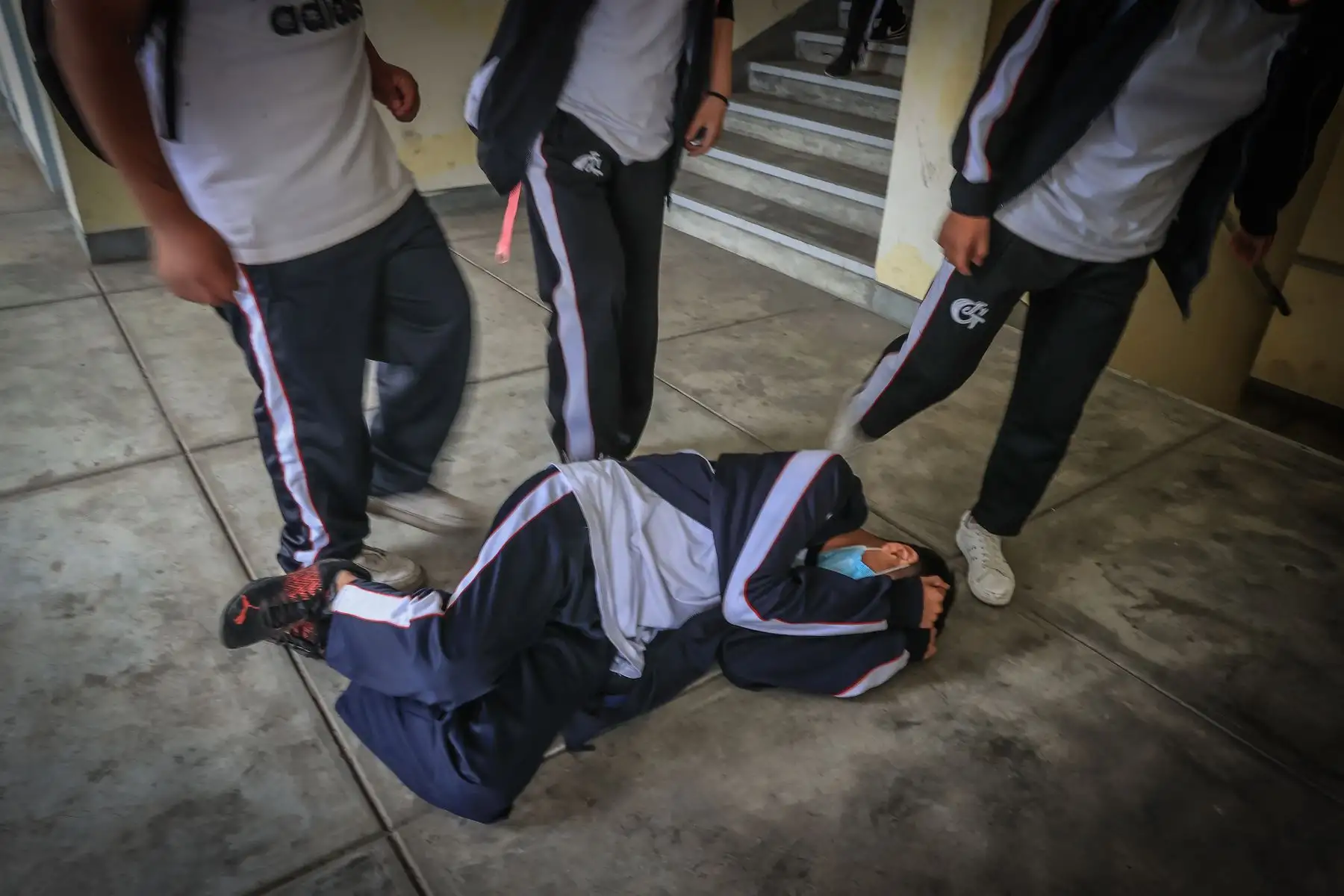 Minedu suspende a escolares que golpearon a menor y formaliza proceso para su expulsión