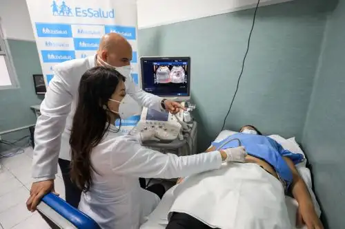 Las mujeres deben realizarse chequeos preventivos ginecológicos a fin de detectar cualquier problema. Foto: Andina