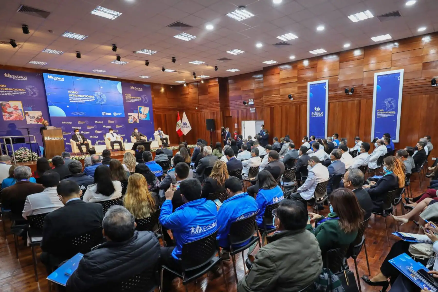 El Seguro Social de Salud (EsSalud) inaugura el Foro Internacional “Desafíos para la Reactivación de la Atención Primaria en la Seguridad Social” que se desarrolla con el objetivo de impulsar estrategias que fortalezcan los servicios de salud a nuestros asegurados, con énfasis en la atención primaria. Foto: EsSalud