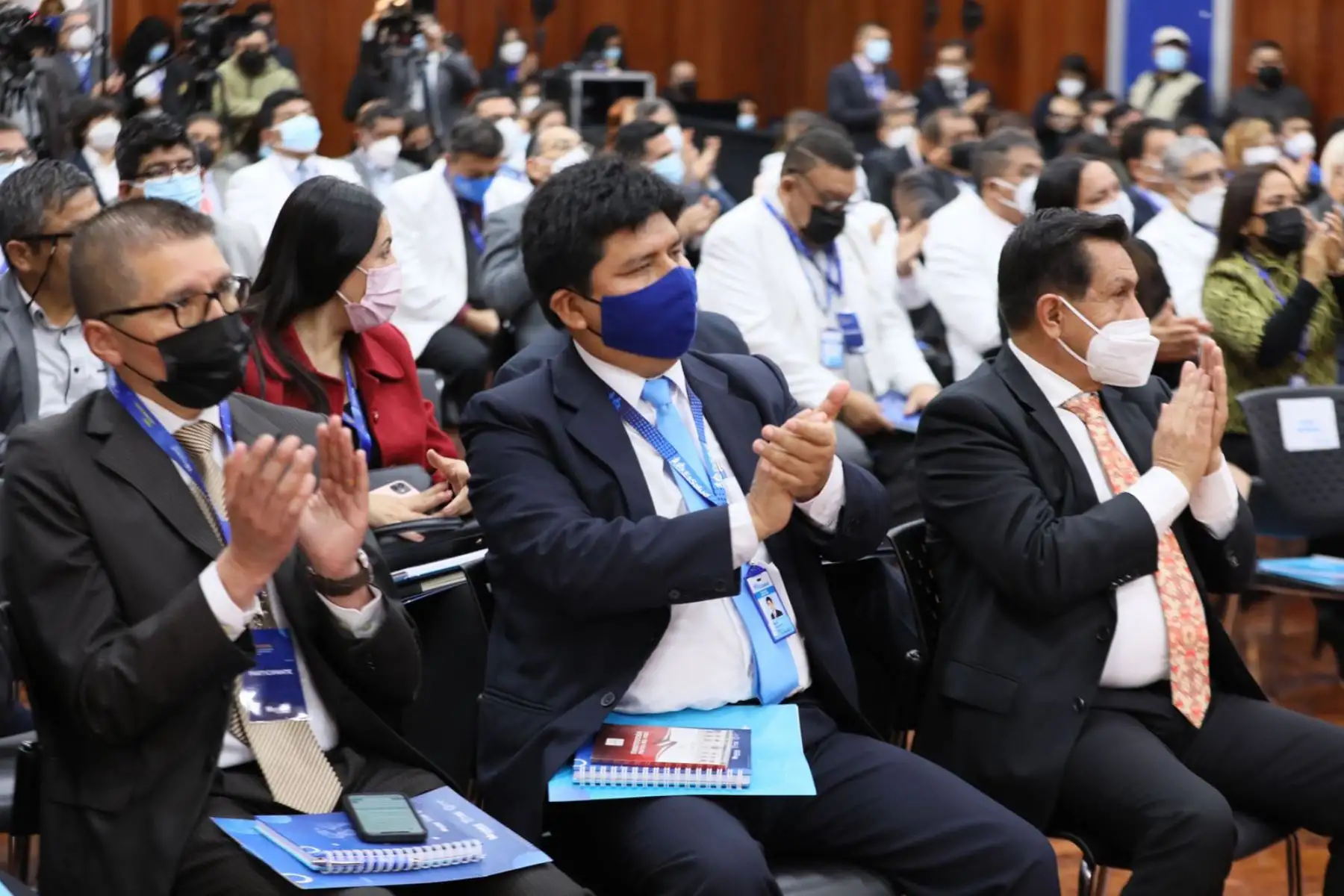 Expertos de Ecuador, Colombia, España, Rumania y Perú se reúnen los días 20 y 21 de junio en Lima para analizar e intercambiar experiencias sobre los desafíos que enfrenta nuestro país en la atención primaria y generar el cierre de brechas en los servicios de salud. Foto: EsSalud