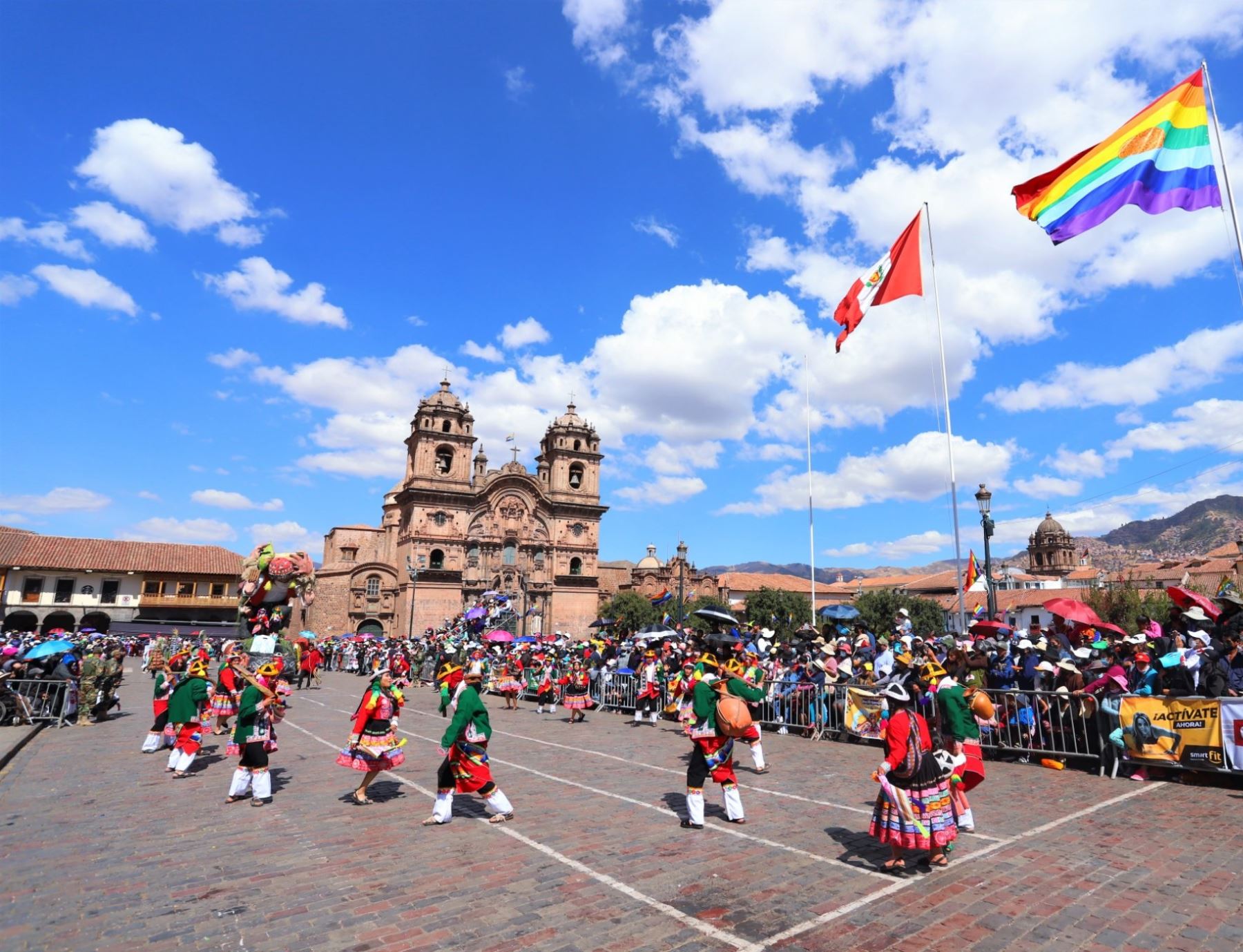 Con desfiles y retretas Cusco comienza a vivir la semana central de su mes jubilar [video]