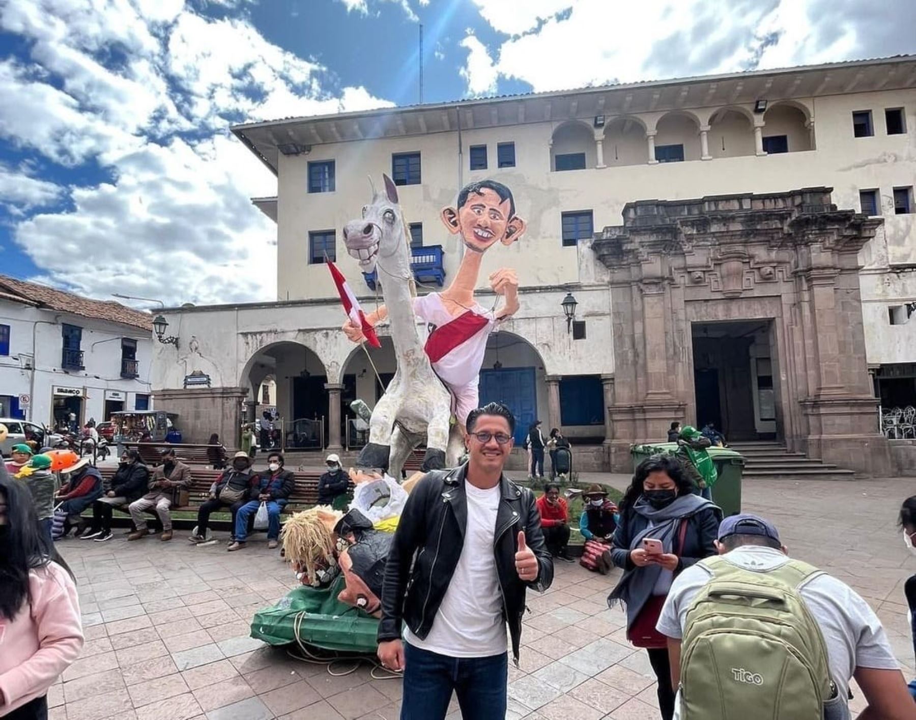 Ell ídolo de la selección peruana, Gianluca Lapadula, genera sensación durante su recorrido por el centro histórico de Cusco Foto: Instagram/Gianluca Lapadula