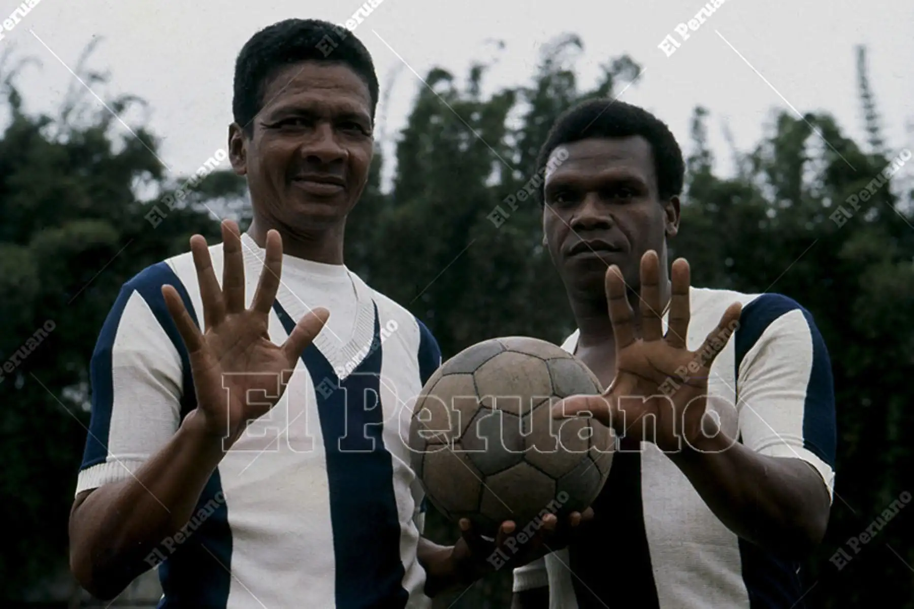 Lima -Década 70 / Pedro Pablo "Perico" León y el legendario delantero Valeriano López. Foto: Archivo Histórico de El Peruano
