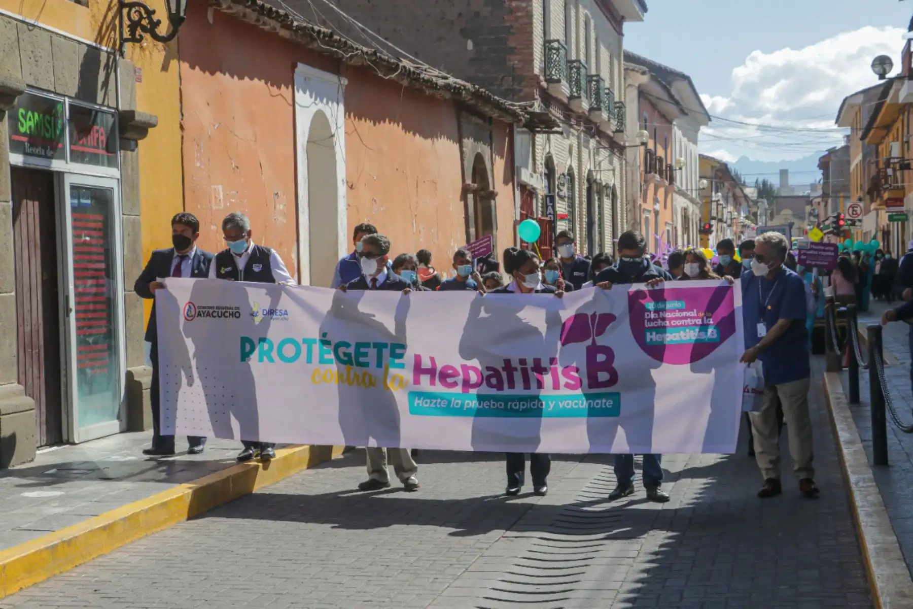 Minsa, a través de la DIRESA  Ayacucho organiza el  lanzamiento de campaña  por el Día Nacional de la lucha contra la Hepatitis B. Para proteger a la población frente a esta enfermedad, La actividad se realizó en la Plaza Mayor de Huamanga, en Ayacucho.
Foto: Minsa