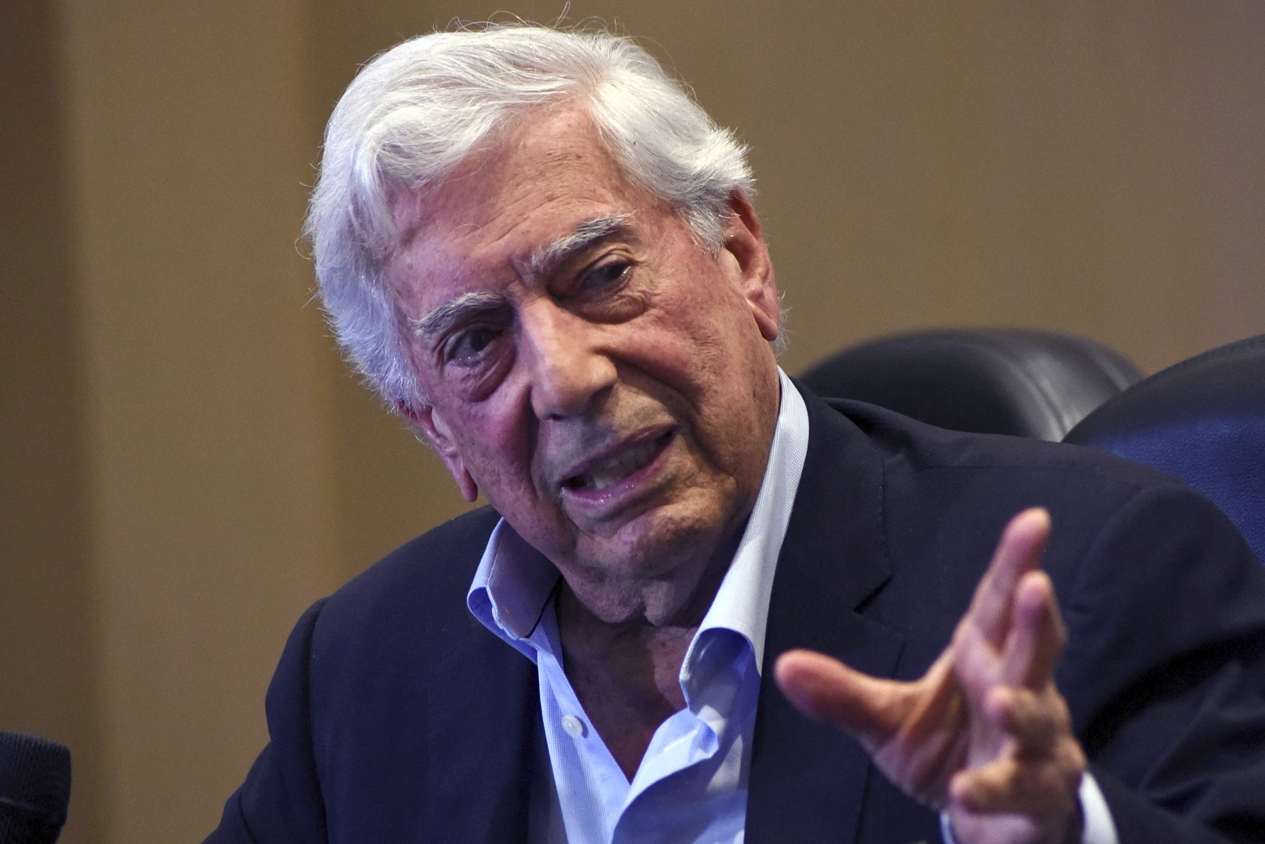 Vargas Llosa, que fue candidato a la presidencia peruana en 1990, muy activo en el debate político, suele apoyar a candidatos de derechas, conservadores o liberales. Foto: AFP