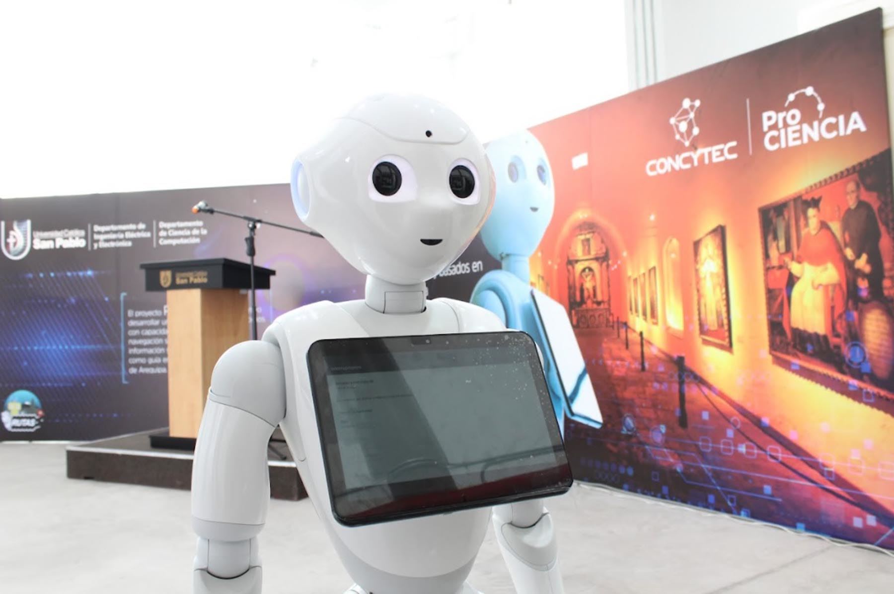 Exhiben robots y dispositivos tecnológicos peruanos en Semana de la Innovación