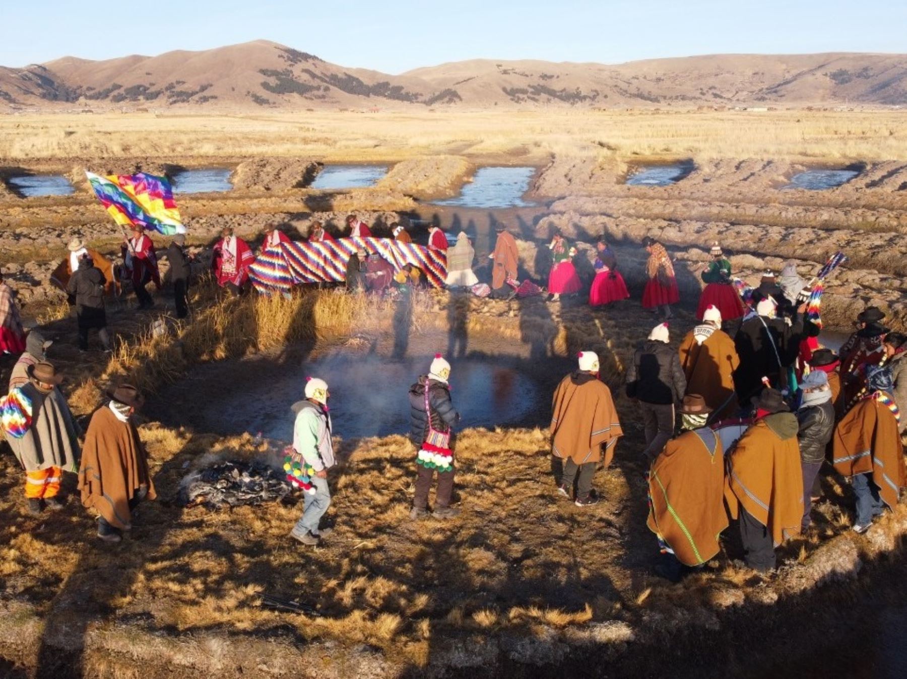 Puno: con ofrenda al sol comunidad Caritamaya de Acora celebra ritual por Año Nuevo Andino