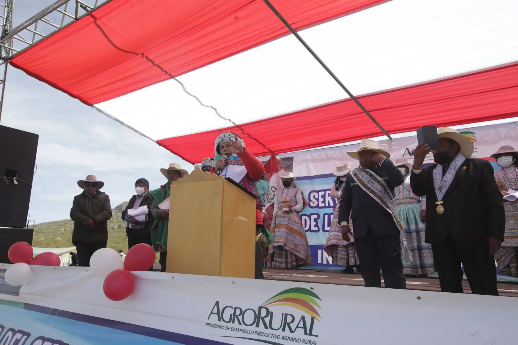 Presidente, Pedro Castillo, participa en la colocación de la primera piedra del proyecto de mejoramiento del servicio de recarga hídrica en el distrito de Coporaque, provincia de Caylloma, región Arequipa
Foto: ANDINA/Prensa Presidencia