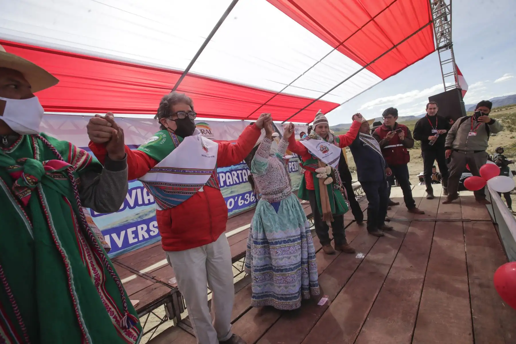 Presidente, Pedro Castillo, participa en la colocación de la primera piedra del proyecto de mejoramiento del servicio de recarga hídrica en el distrito de Coporaque, provincia de Caylloma, región Arequipa
Foto: ANDINA/Prensa Presidencia
