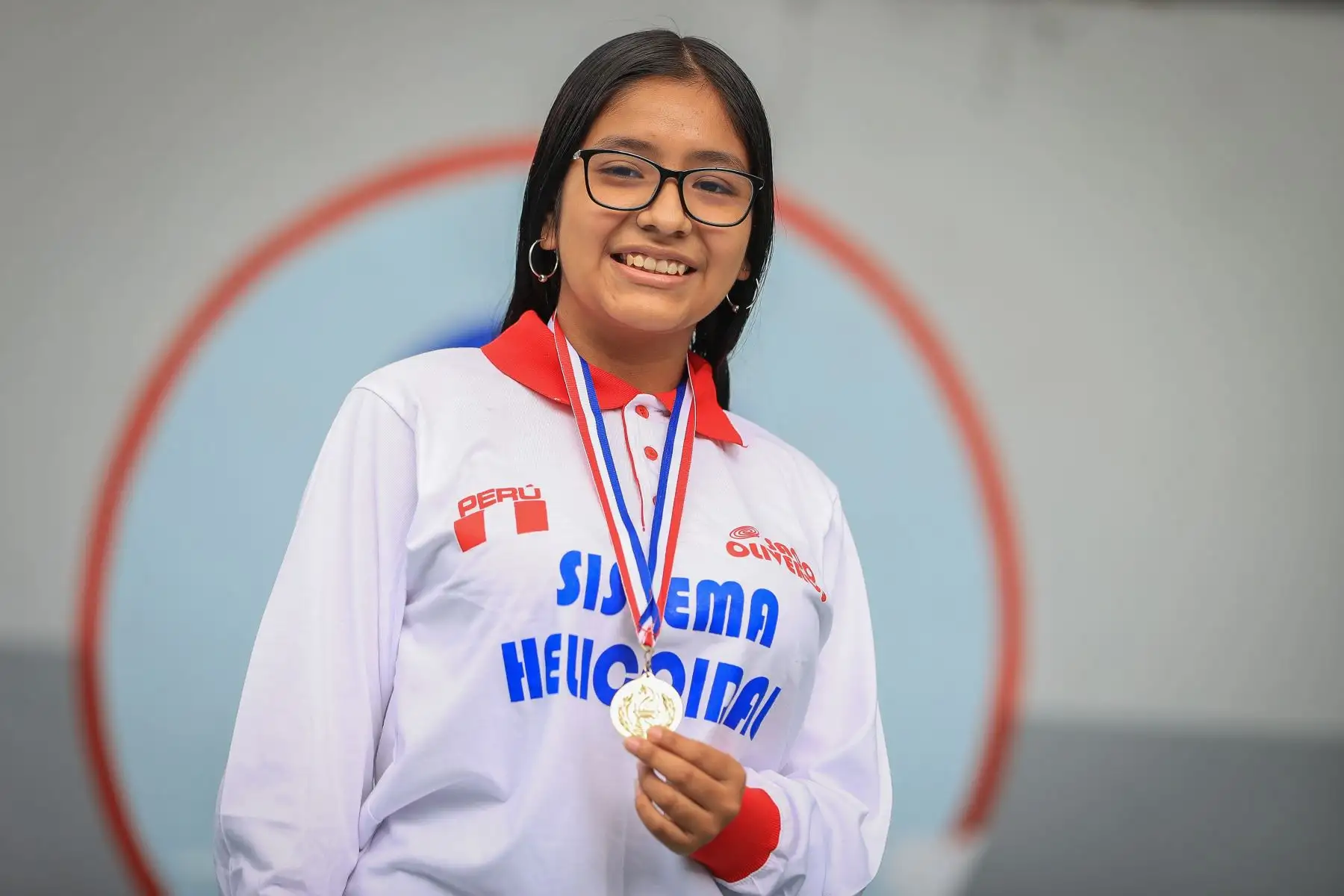 El equipo peruano se coronó campeón mundial escolar de ajedrez en Panamá, tras superar a cerca de 600 ajedrecistas de 36 países. Azumi Bravo estudiante de 15 años del Colegio Saco Oliveros obtuvo la medalla de oro en su categoría. 
Foto: ANDINA/Andrés Valle