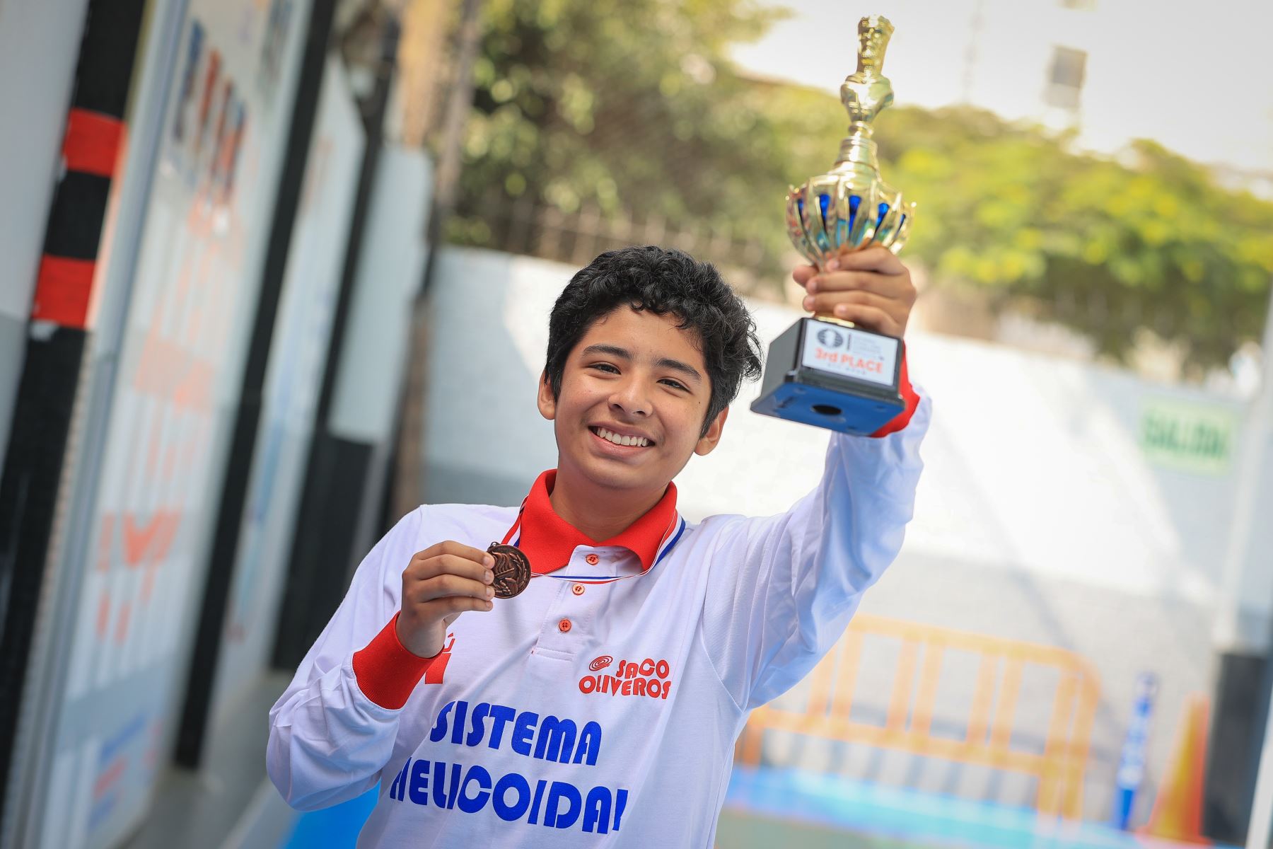 El equipo peruano se coronó campeón mundial escolar de ajedrez en Panamá, tras superar a cerca de 600 ajedrecistas de 36 países. Fabian Reyes estudiante de 16 años del Colegio Saco Oliveros obtuvo la medalla de bronce en su categoría. 
Foto: ANDINA/Andrés Valle