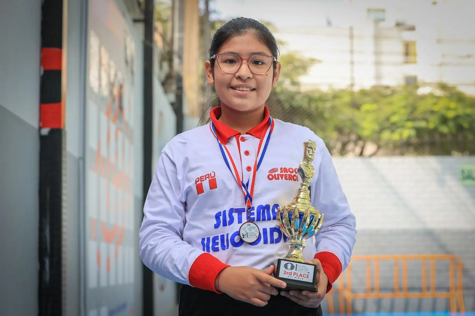 El equipo peruano se coronó campeón mundial escolar de ajedrez en Panamá, tras superar a cerca de 600 ajedrecistas de 36 países. Nicole Mollo estudiante de 11 años del Colegio Saco Oliveros obtuvo la medalla de bronce en su categoría. 
Foto: ANDINA/Andrés Valle