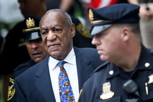 Cosby era una figura distinguida en la cultura popular estadounidense del siglo XX y alcanzó el éxito como el obstetra afable y padre Cliff Huxtable en "The Cosby Show", que se transmitió desde 1984 hasta 1992. Foto: AFP
