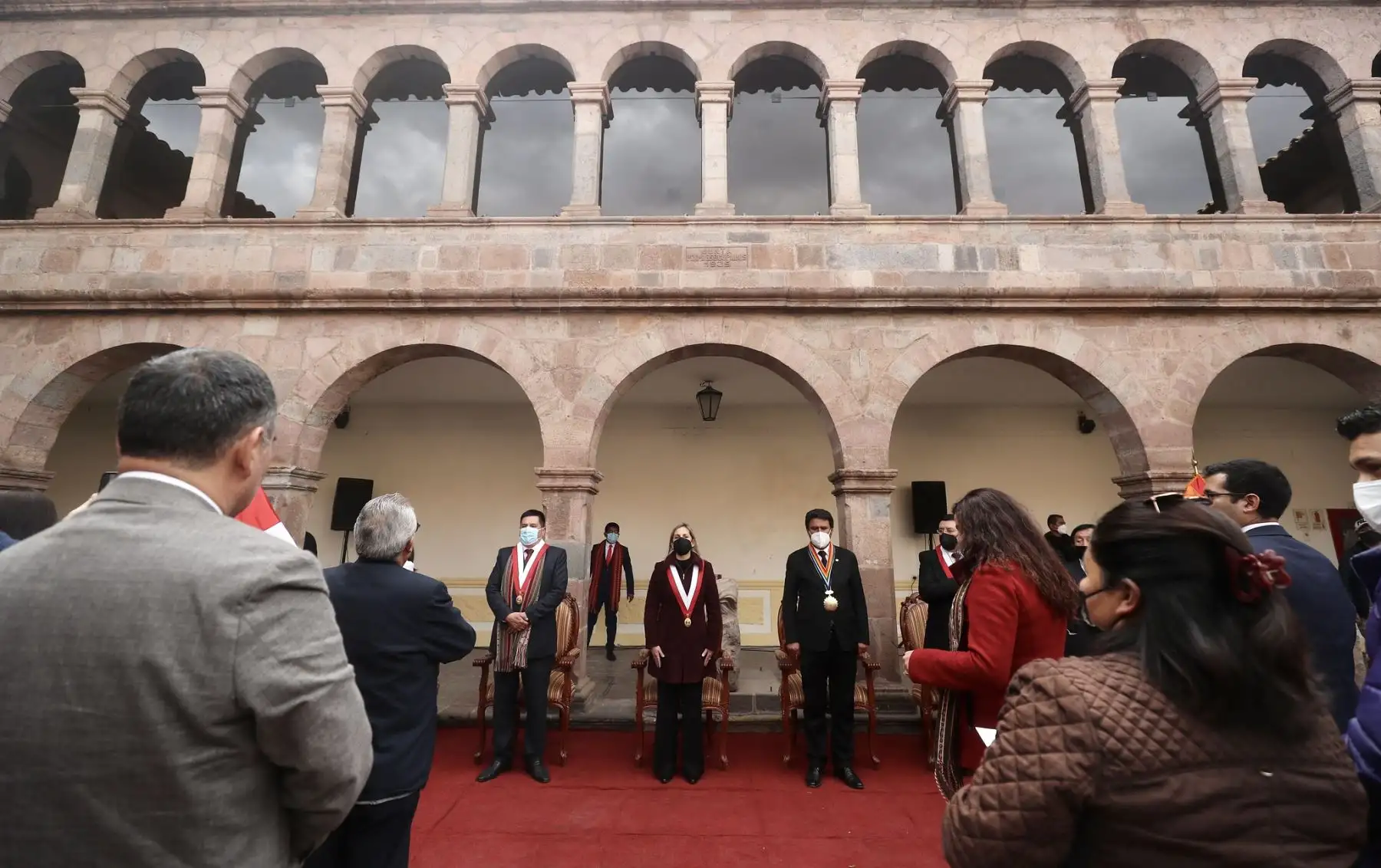 Presidenta del Congreso, Maríia Del Carmen Alva firma en la ciudad del Cusco la autógrafa de ley que modifica la ley de publicidad estatal.
Foto : Congreso