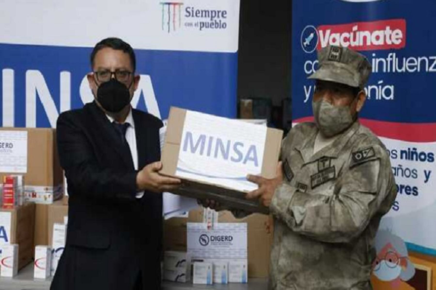 Minsa entrega 200 kilos de medicamentos a la Marina para campaña de salud en Huacho