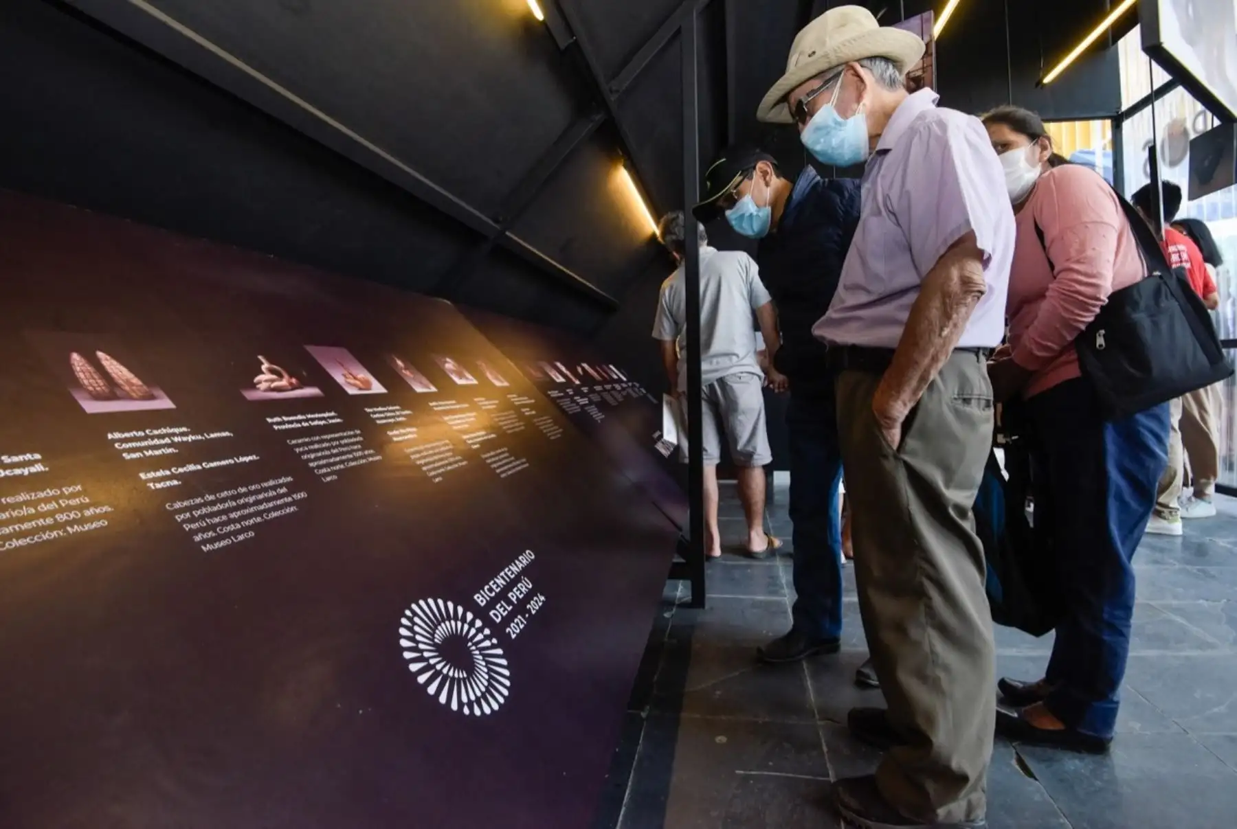 Proyecto Especial Bicentenario inauguró exposición "El desafío del nosotros".