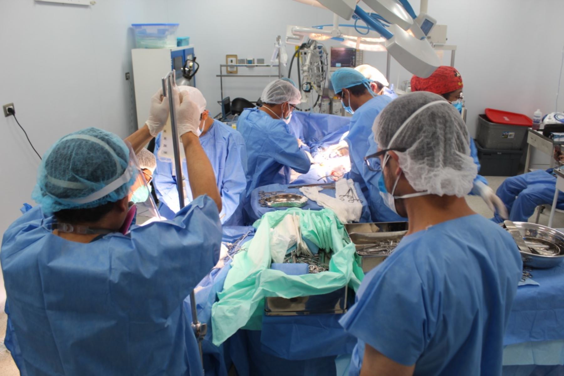 Médicos de EsSalud salvan vida de madre y adulto mayor con exitosos trasplantes renales