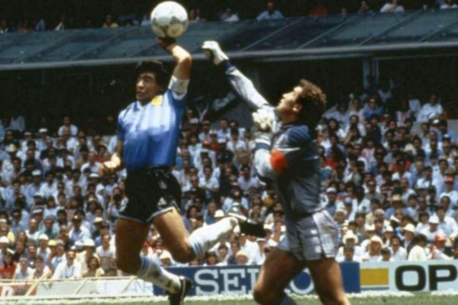 Alejandro Ojeda, quien trabajaba para El Heraldo de México, fue el único fotógrafo que capturó el momento en que Maradona tocaba el balón con su mano izquierda. Foto: El Heraldo de México