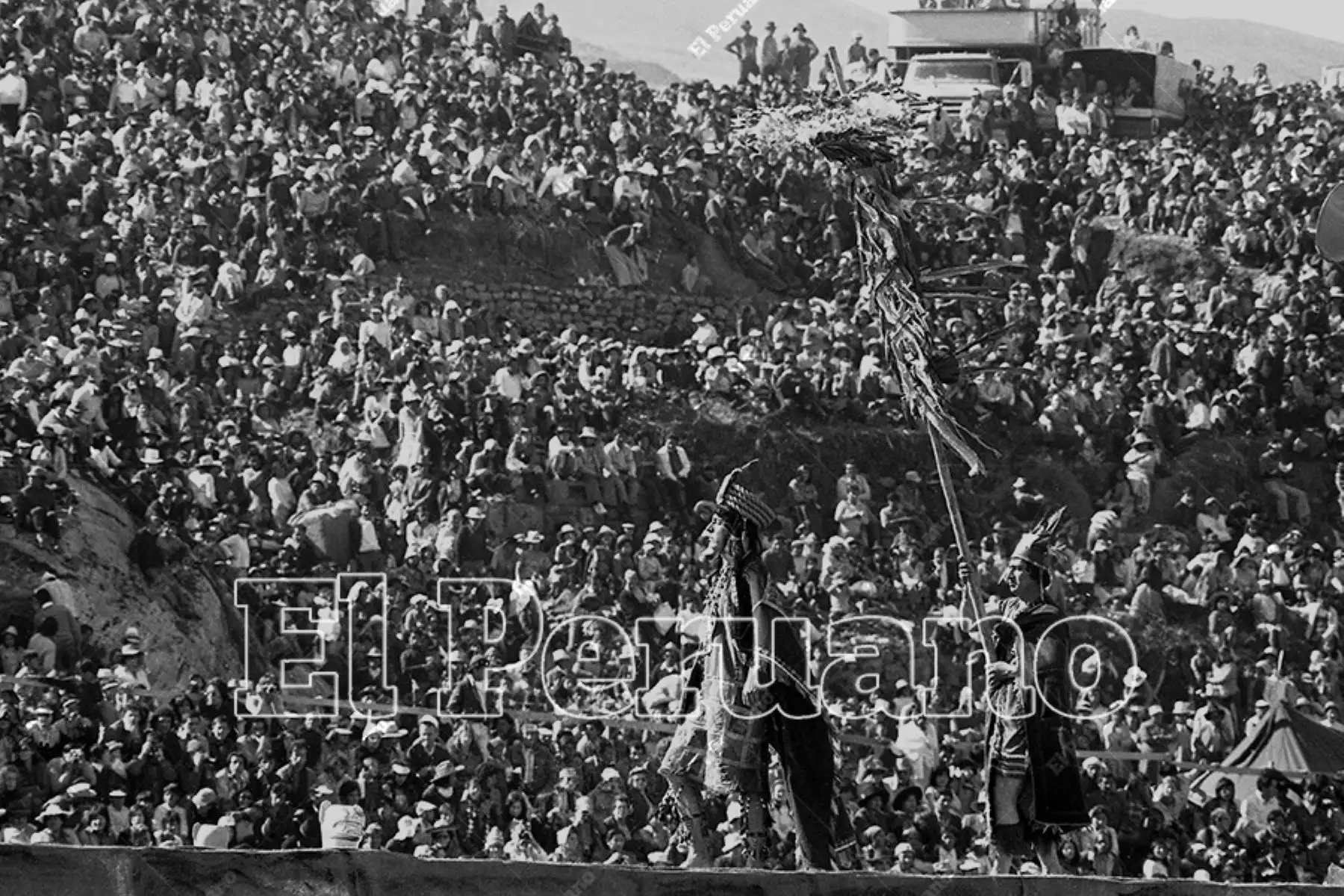 Cusco - 24 junio 1975 / Celebración del Inti Raymi o Fiesta del Sol en la explanada de la fortaleza de Sacsayhuamán. Foto: Archivo Histórico de El Peruano / Oswaldo Sánchez