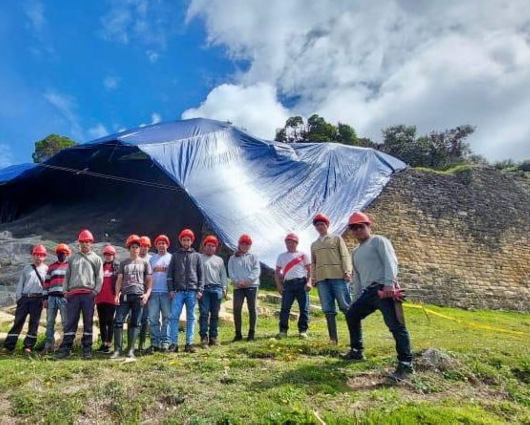El Ministerio de Cultura informó que se reforzaron los trabajos de protección en el complejo arqueológico de Kuélap, en Amazonas, que sufrió el derrumbe de parte de su muralla perimétrica en abril. ANDINA/Difusión
