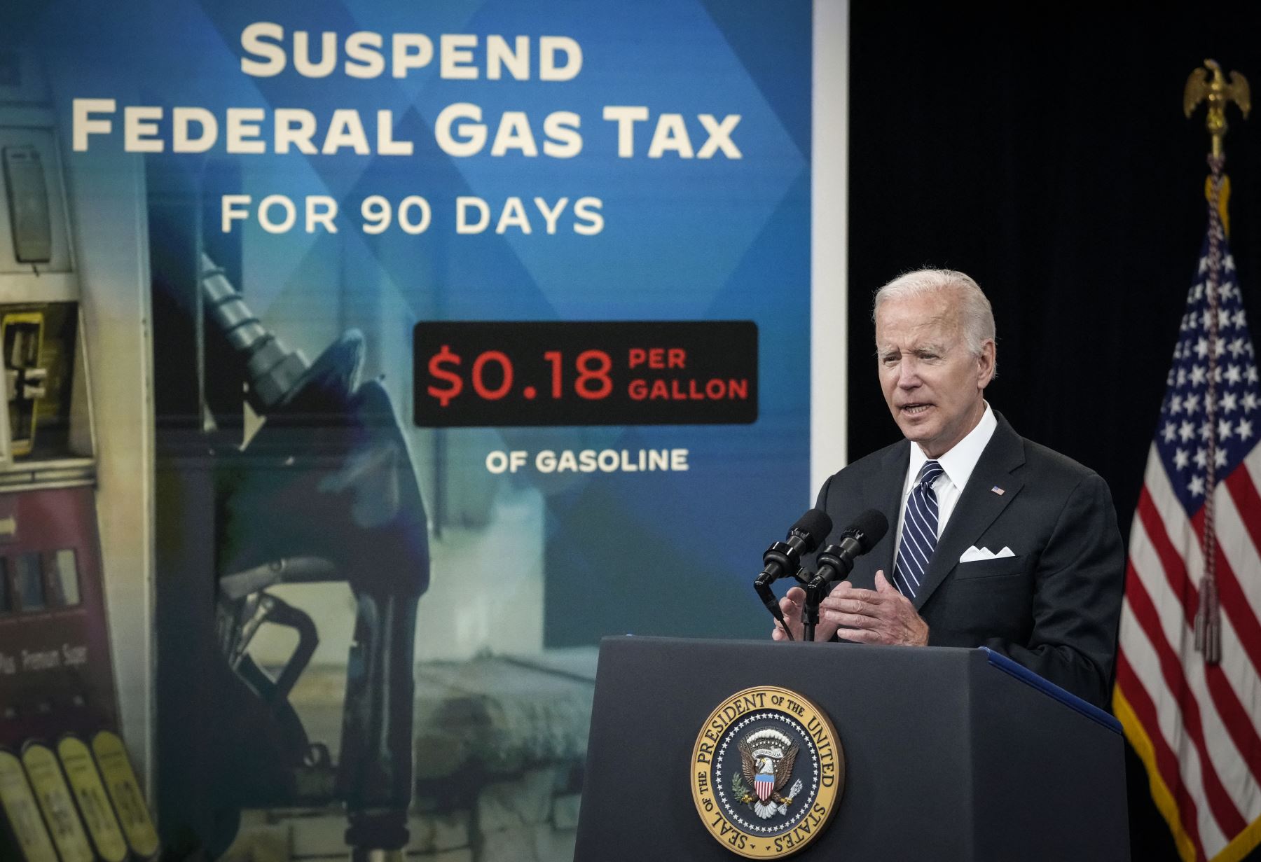 Biden insistió este miércoles en que el precio de la gasolina subió dos dólares por galón desde la invasión rusa de Ucrania. Foto: AFP