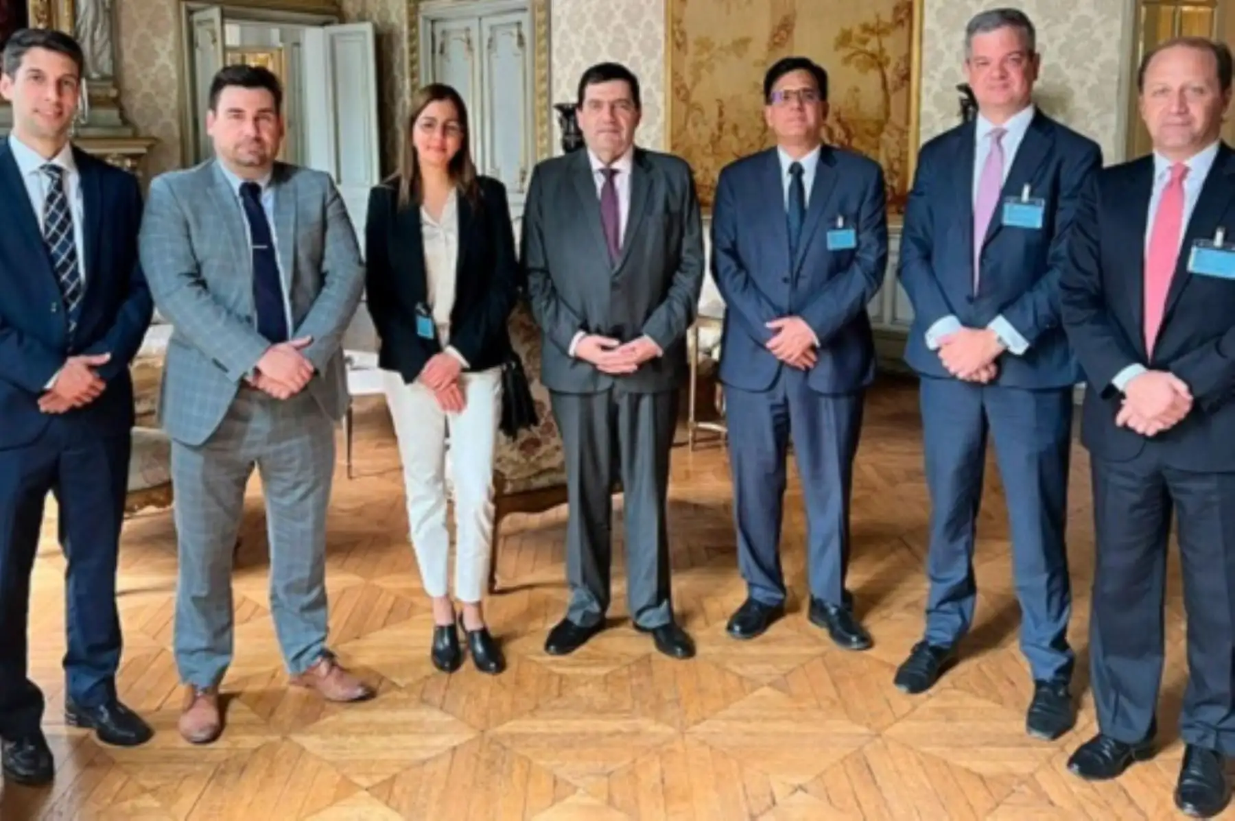 Titular de Indecopi, Julián Palacín Gutiérrez, partició en reunión con representantes de las agencias de competencia de Chile, Costa Rica, Brasil y OCDE en la embajada de Perú en Francia. Foto: Cortesía.