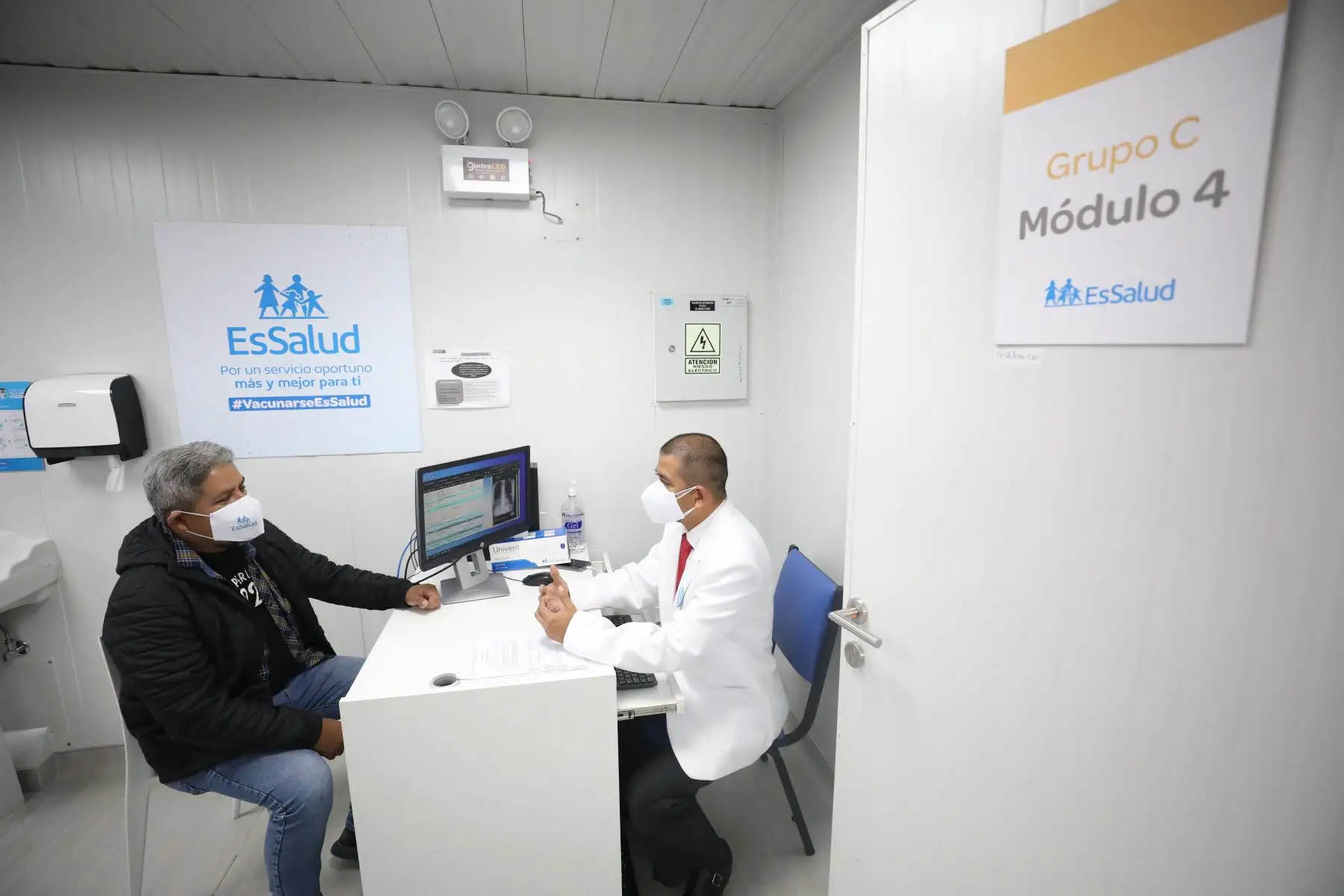 Con el descenso y los cambios bruscos de la temperatura, las infecciones respiratorias se están incrementando en el país, afectando la salud de la población, por ello, el Seguro Social de Salud (EsSalud) brinda recomendaciones para prevenir este problema de salud y dar tratamiento oportuno al paciente.  Foto: ANDINA/ Carla Patiño