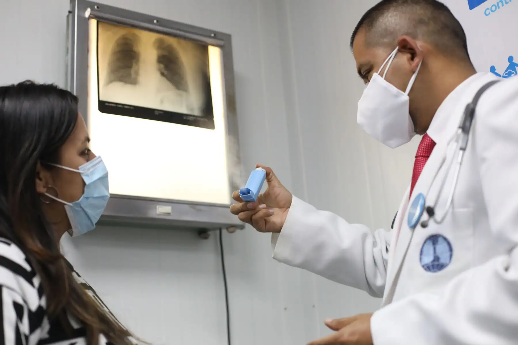 Con el descenso y los cambios bruscos de la temperatura, las infecciones respiratorias se están incrementando en el país, afectando la salud de la población, por ello, el Seguro Social de Salud (EsSalud) brinda recomendaciones para prevenir este problema de salud y dar tratamiento oportuno al paciente.  Foto: ANDINA/ Carla Patiño