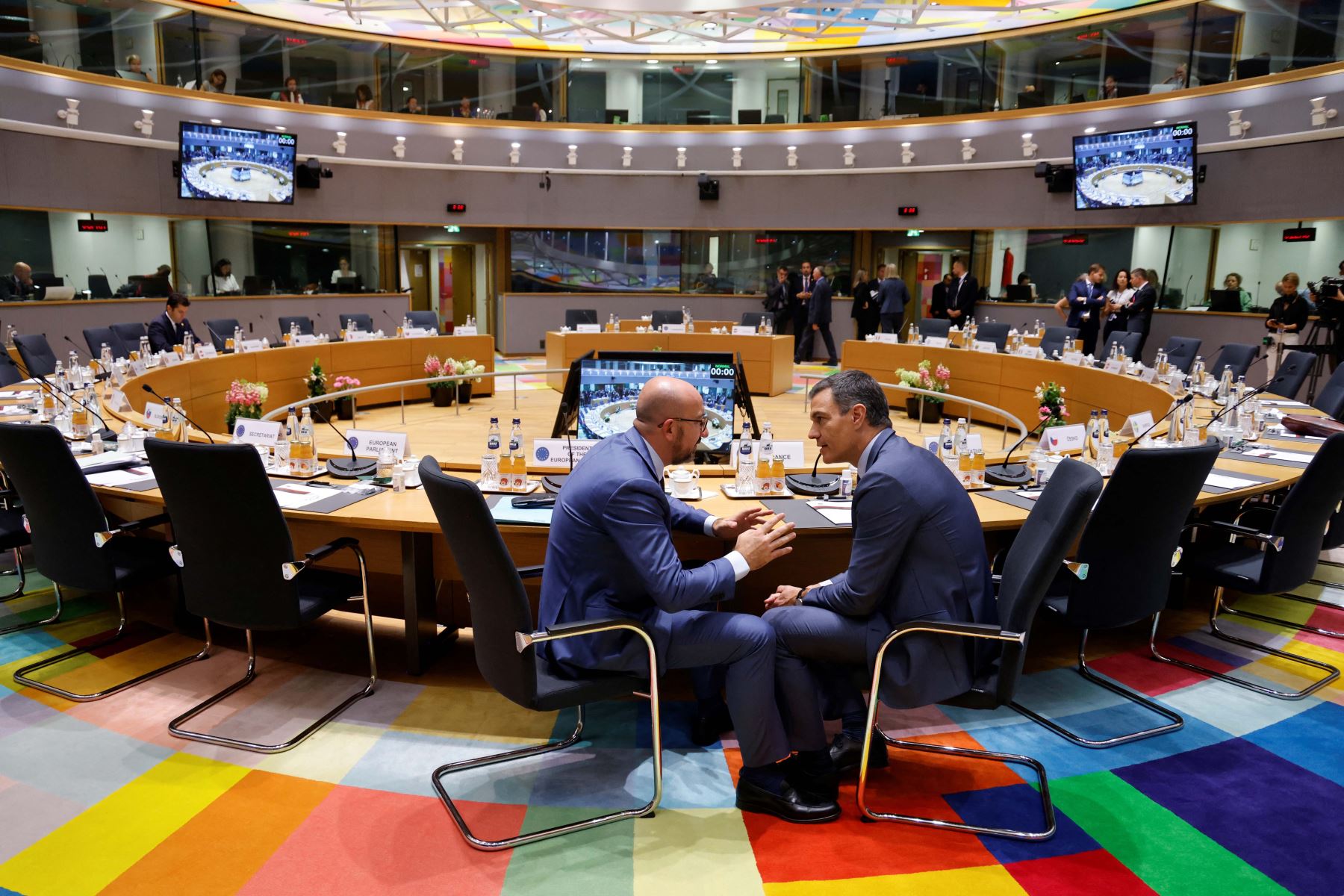 Arranca cumbre europea que debate estatus de adhesión de Ucrania y Moldavia