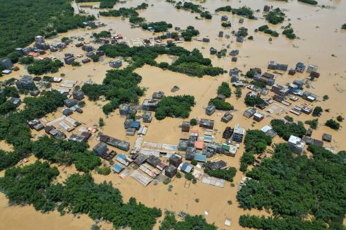 Graves inundaciones azotan el sureste de China